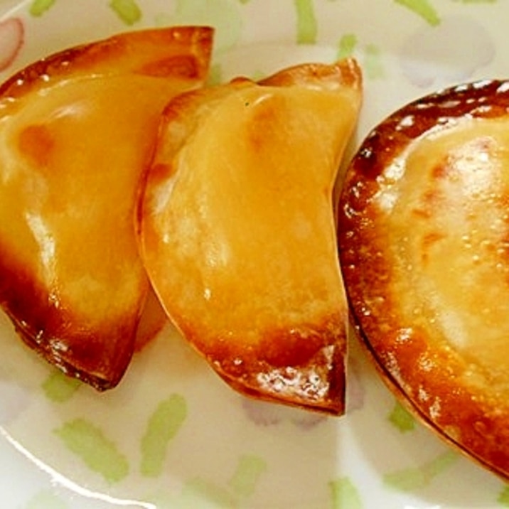 残った焼きりんごと餃子の皮で　即席アップルパイ